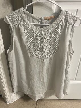 Gibson Latimer White Crochet Yoke Sleeveless Camisole